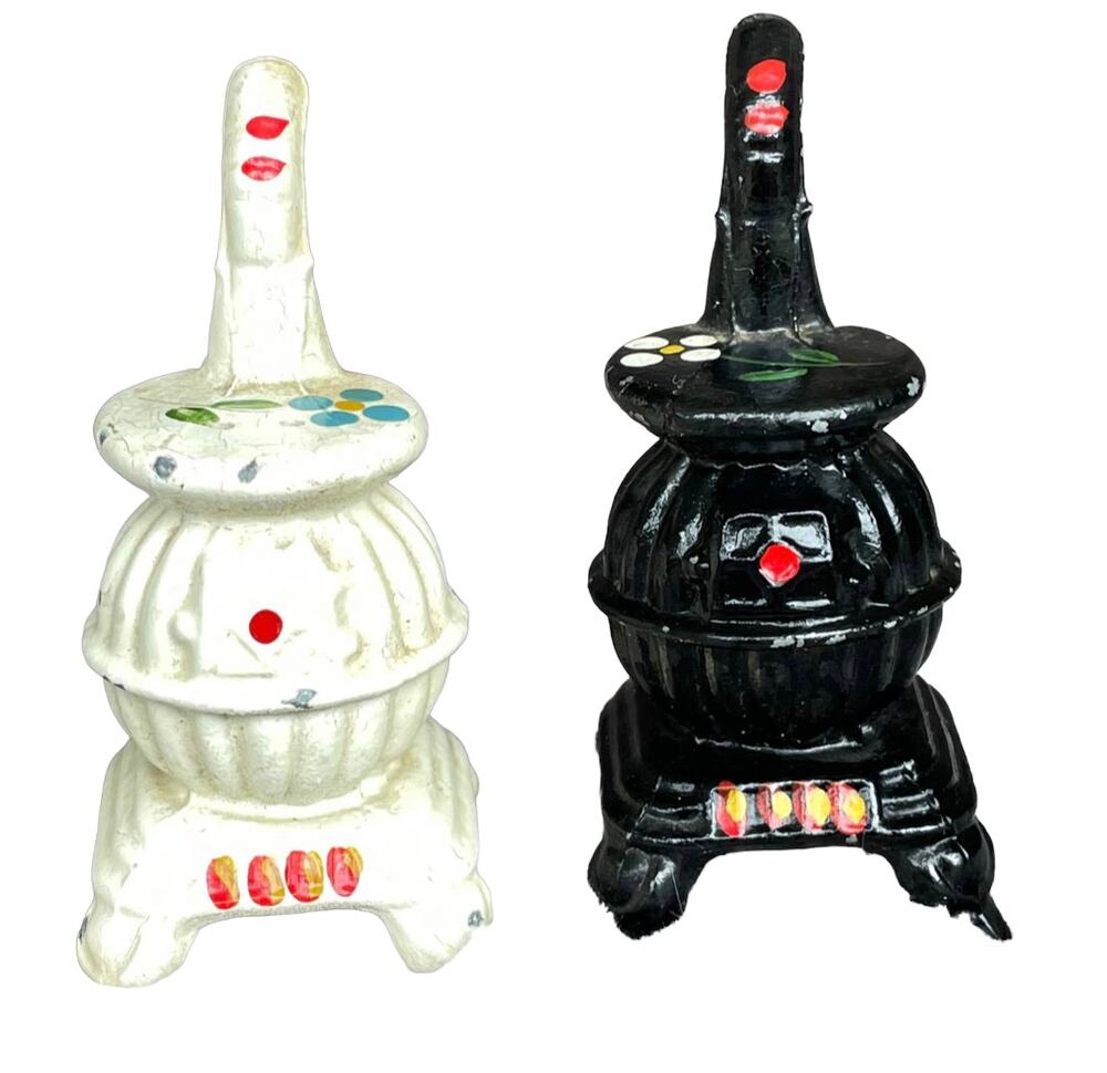 Cast Iron Pot Belly Stove Salt & Pepper Shakers Vintage Farmhouse Rustic Cabin